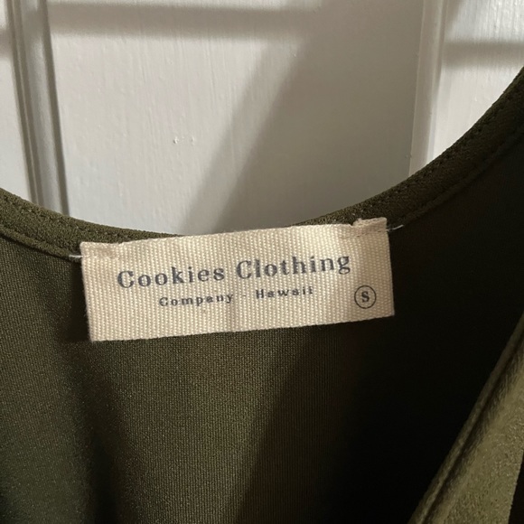 Dress - Picture 2 of 2